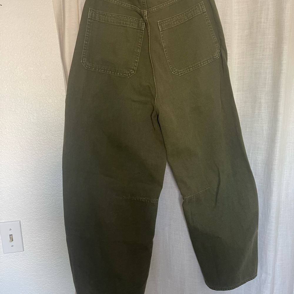 Universal Threads green barrel pants - image 3